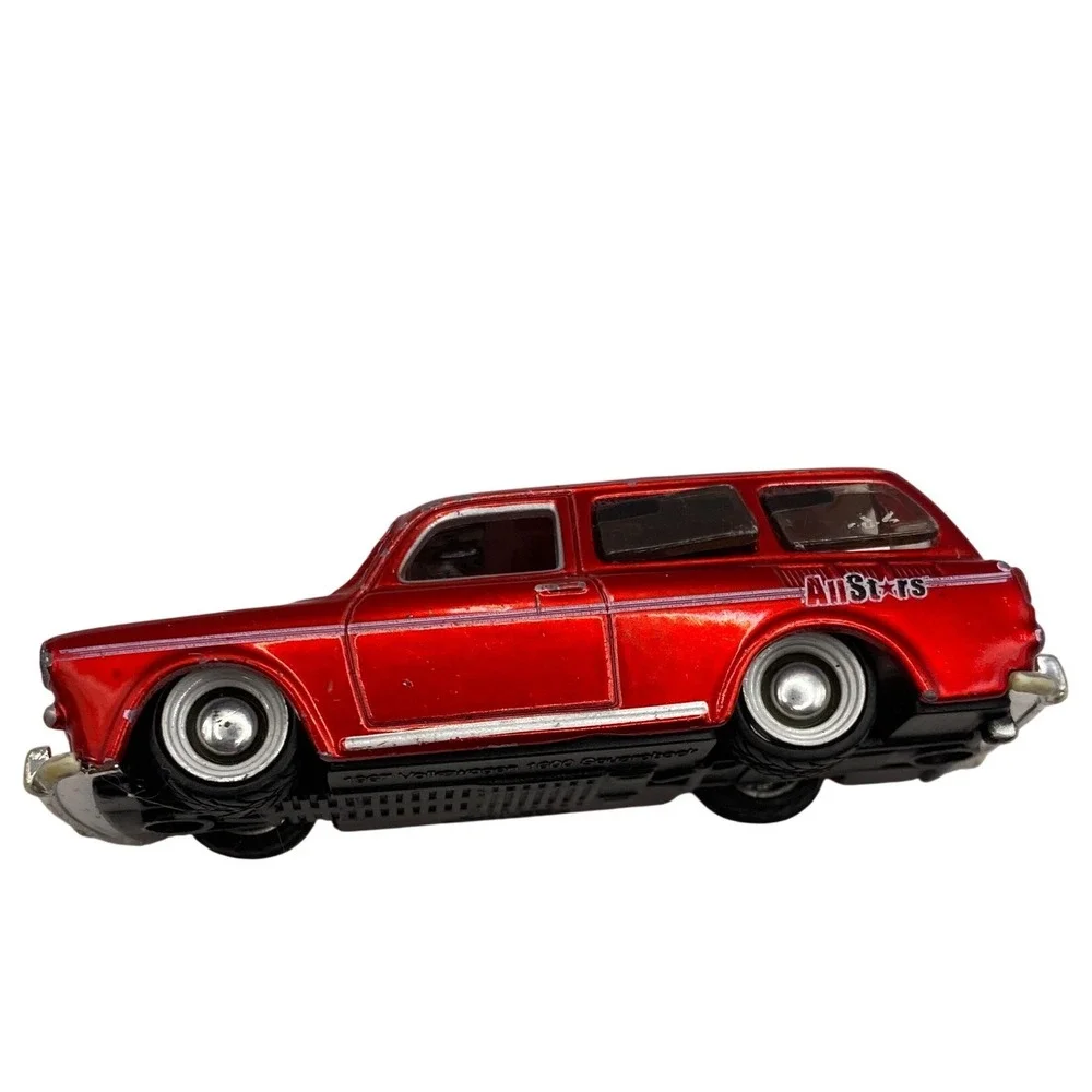 Maisto AllStars 1967 Volkswagen 1600 Squareback Metallic Red Diecast Car VW 1/64